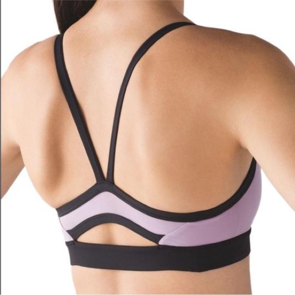 Lululemon Rise and Run sports bra - marked size 6, fits 4